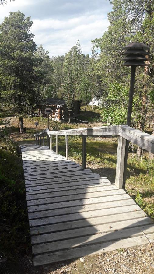 Cabin At Huskies Farm 伊纳利 外观 照片